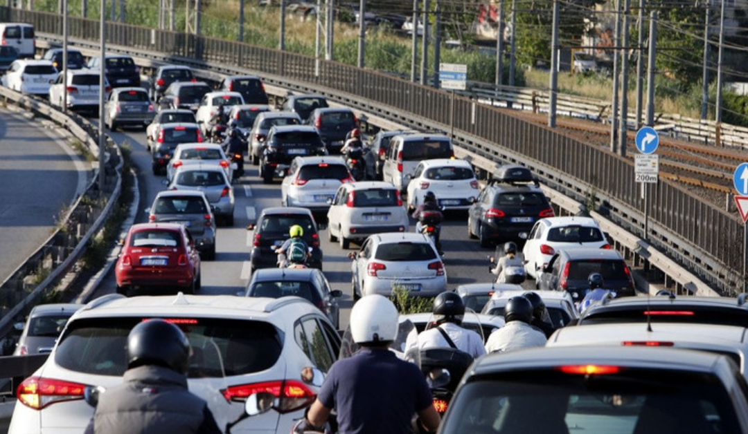 Guidare in sicurezza durante l’estate: come evitare incidenti